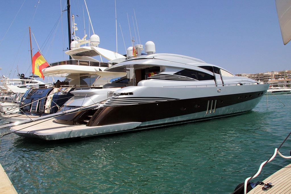 2009 PERSHING 90' 
